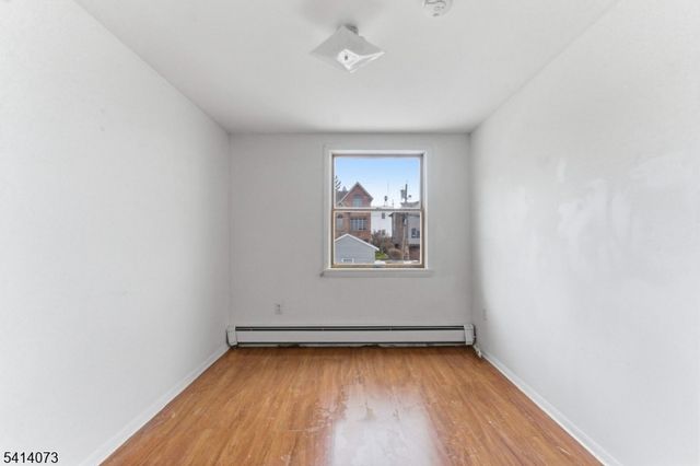 2455 3Rd St, Fort Lee Boro, NJ 07024