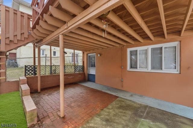 2455 3Rd St, Fort Lee Boro, NJ 07024