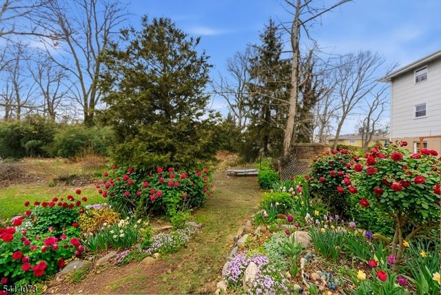 2455 3Rd St, Fort Lee Boro, NJ 07024