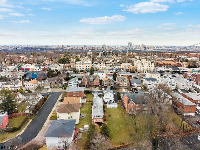 2455 3Rd St, Fort Lee Boro, NJ 07024