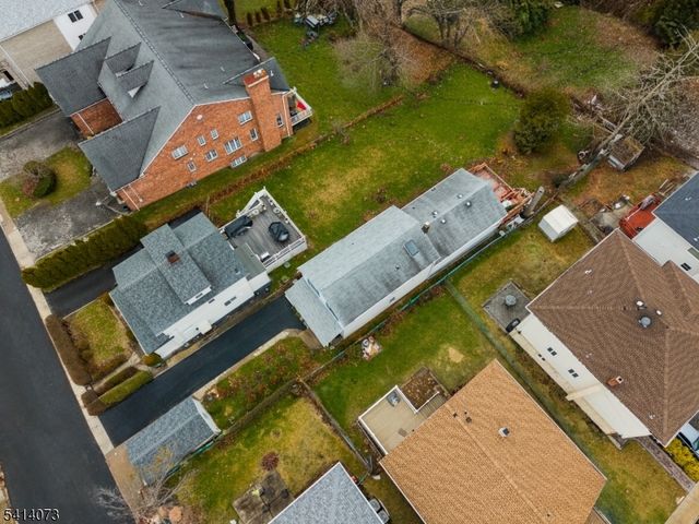 2455 3Rd St, Fort Lee Boro, NJ 07024