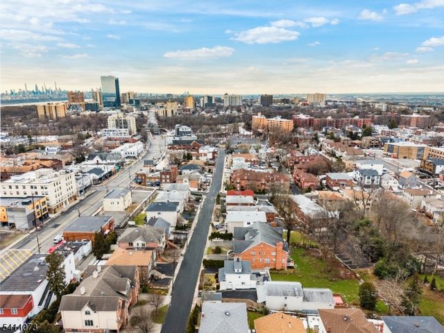 2455 3Rd St, Fort Lee Boro, NJ 07024