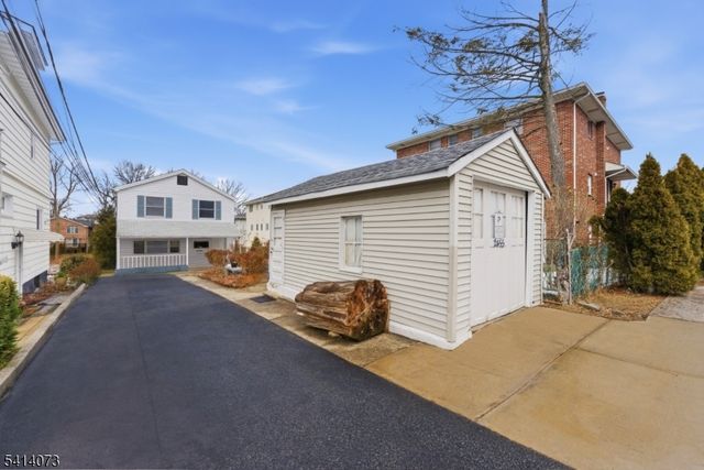 2455 3Rd St, Fort Lee Boro, NJ 07024