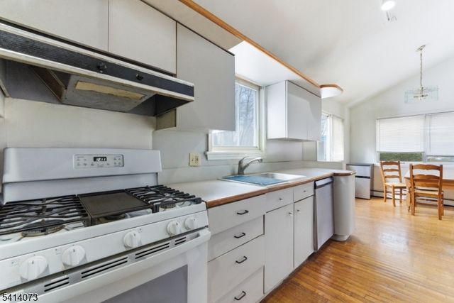 2455 3Rd St, Fort Lee Boro, NJ 07024