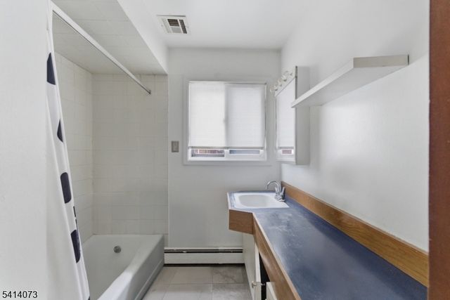 2455 3Rd St, Fort Lee Boro, NJ 07024