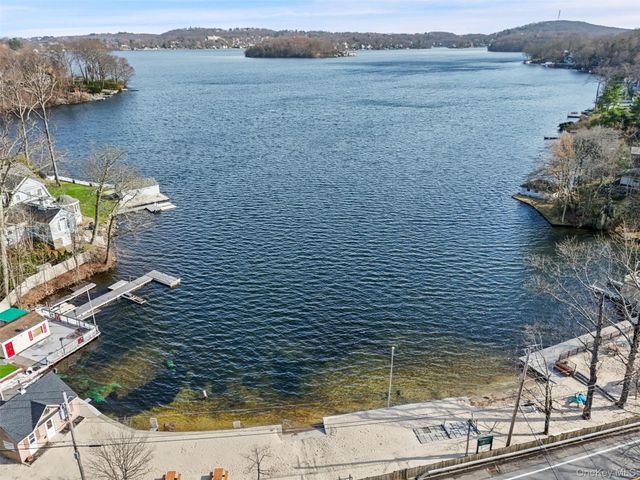 11 Split Rock Road, Mahopac, NY 10541
