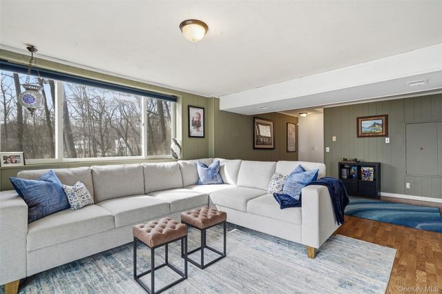 11 Split Rock Road, Mahopac, NY 10541
