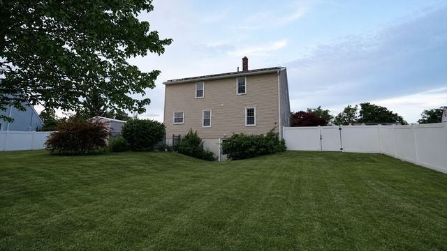 7 Rolling Ridge Rd, Rutland, MA 01543