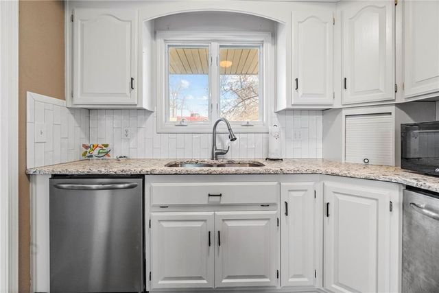 606 Lake Viking Terrace, Gallatin, MO 64640