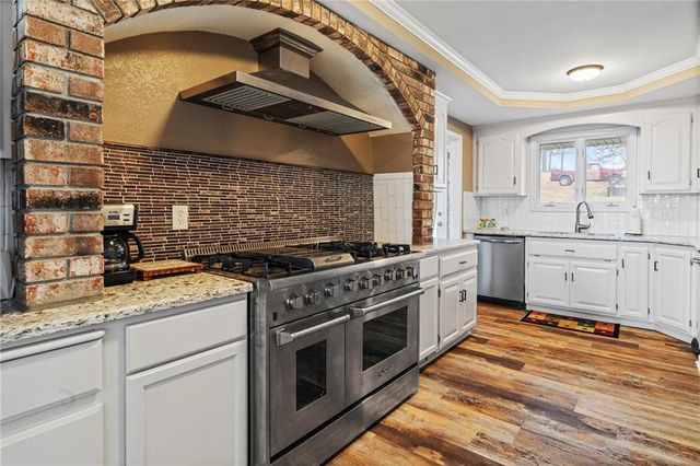 606 Lake Viking Terrace, Gallatin, MO 64640