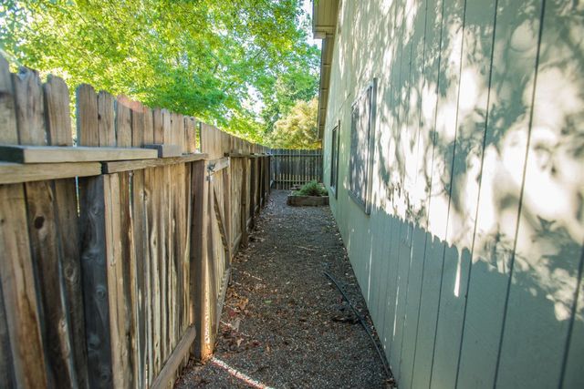 7761 Roberts River Way, Sacramento, CA 95831