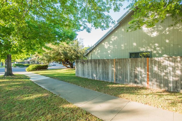 7761 Roberts River Way, Sacramento, CA 95831