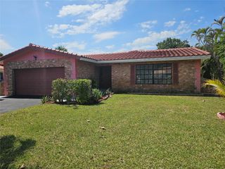 4460 NW 105th Ter, Coral Springs, FL 33065