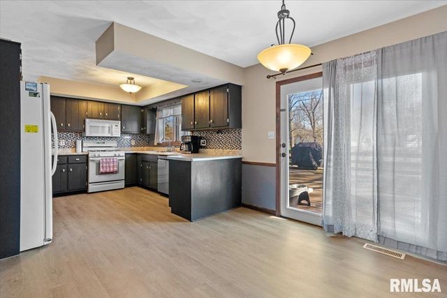 124 Augie Court, Chatham, IL 62629