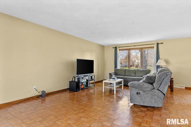 124 Augie Court, Chatham, IL 62629