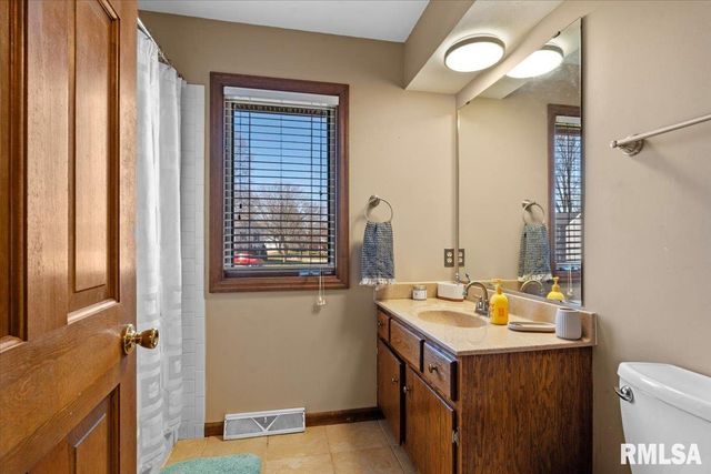 124 Augie Court, Chatham, IL 62629