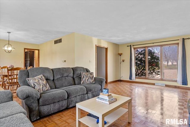 124 Augie Court, Chatham, IL 62629