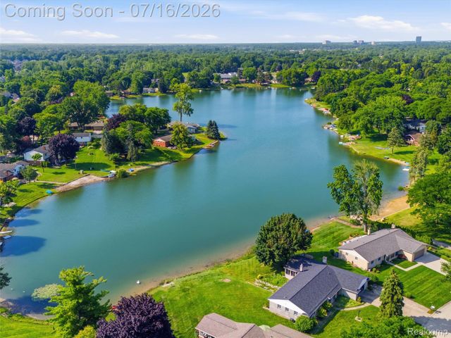 6229 Sandshores Drive, Troy, MI 48085