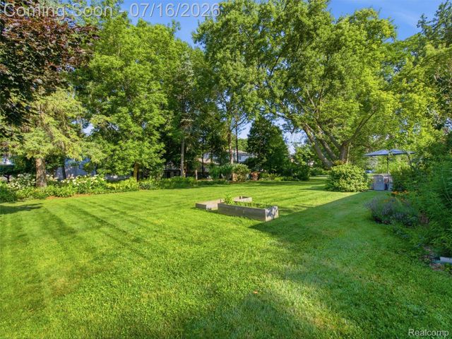 6229 Sandshores Drive, Troy, MI 48085
