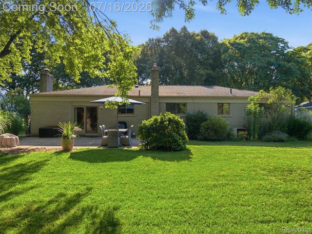 6229 Sandshores Drive, Troy, MI 48085