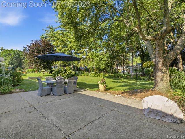 6229 Sandshores Drive, Troy, MI 48085