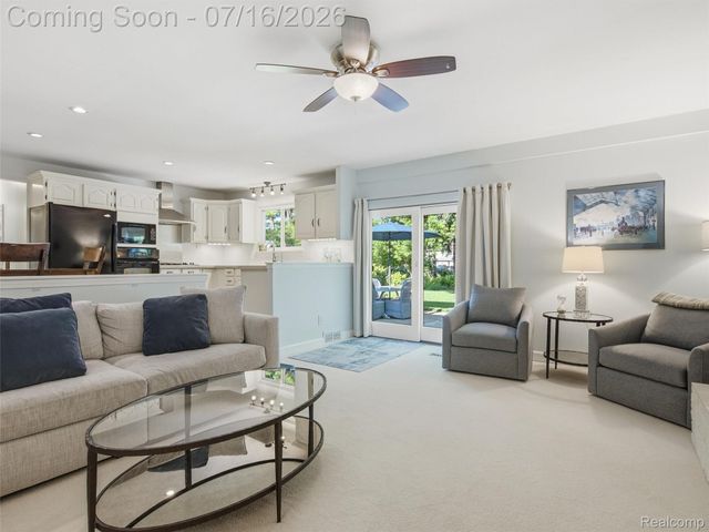 6229 Sandshores Drive, Troy, MI 48085