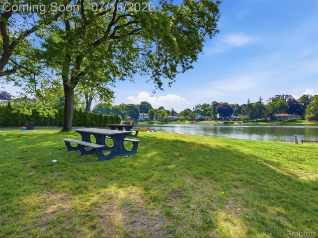 6229 Sandshores Drive, Troy, MI 48085