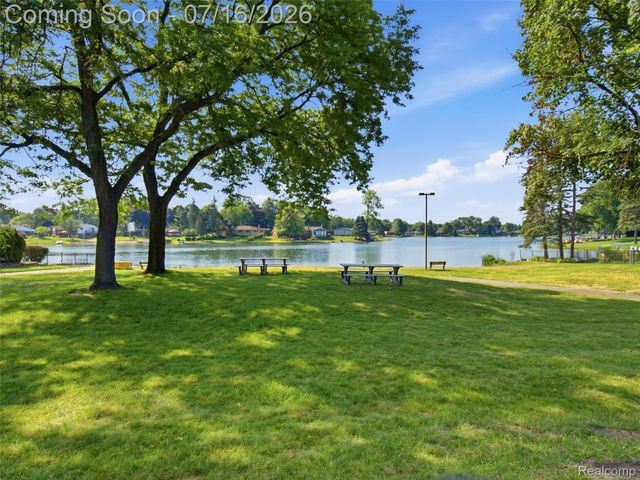 6229 Sandshores Drive, Troy, MI 48085