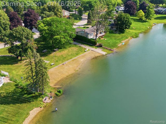 6229 Sandshores Drive, Troy, MI 48085