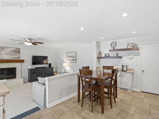 6229 Sandshores Drive, Troy, MI 48085