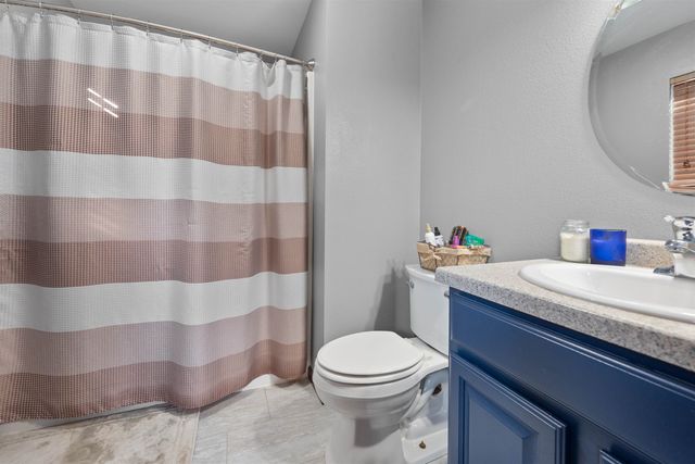 1504 NW 28th St, Minot, ND 58703