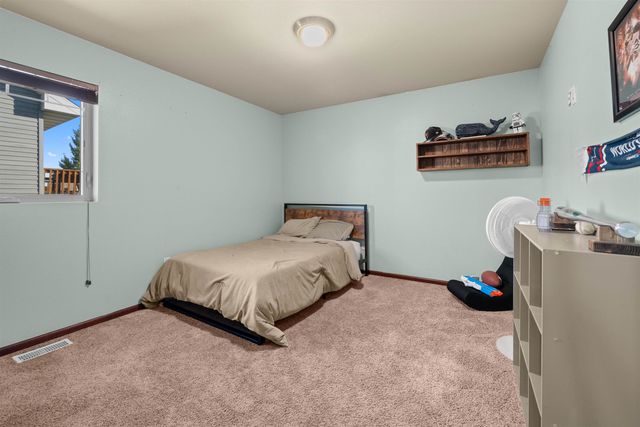 1504 NW 28th St, Minot, ND 58703