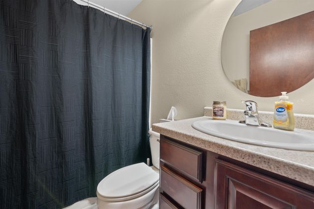 1504 NW 28th St, Minot, ND 58703