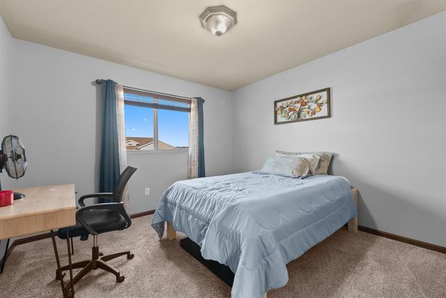 1504 NW 28th St, Minot, ND 58703