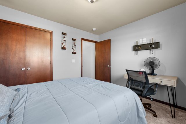 1504 NW 28th St, Minot, ND 58703