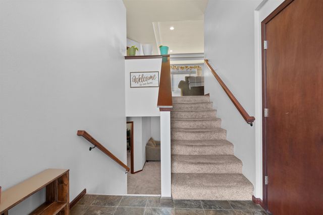 1504 NW 28th St, Minot, ND 58703