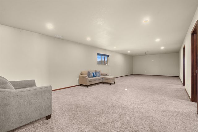 1504 NW 28th St, Minot, ND 58703