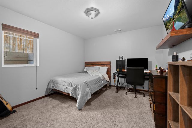 1504 NW 28th St, Minot, ND 58703