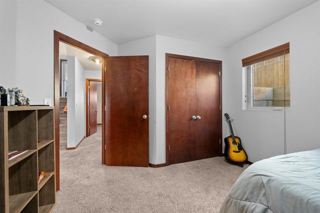 1504 NW 28th St, Minot, ND 58703