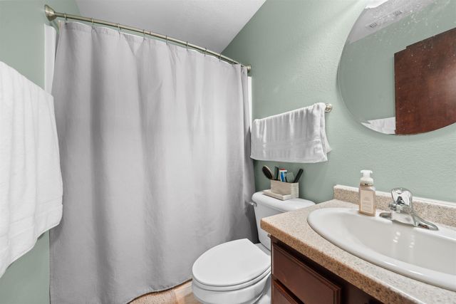 1504 NW 28th St, Minot, ND 58703