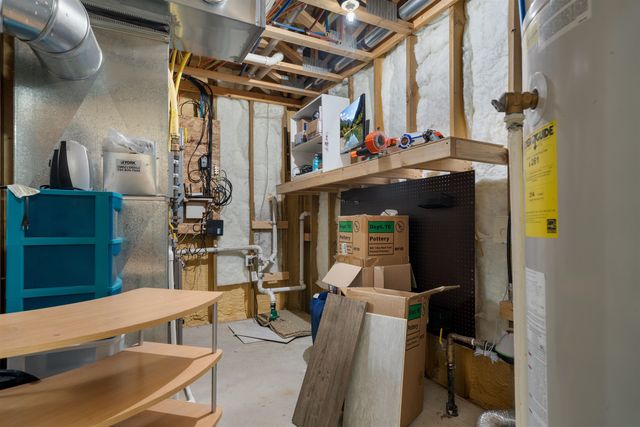 1504 NW 28th St, Minot, ND 58703