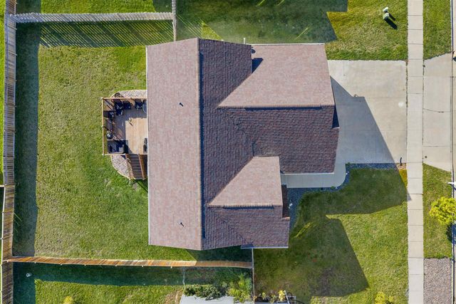 1504 NW 28th St, Minot, ND 58703