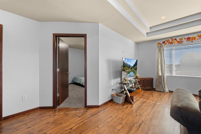 1504 NW 28th St, Minot, ND 58703