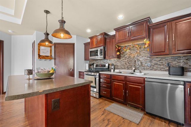 1504 NW 28th St, Minot, ND 58703