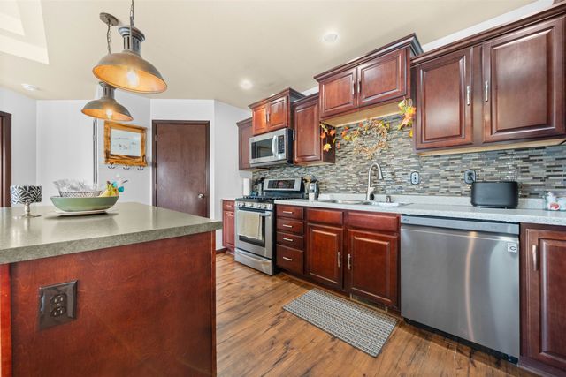 1504 NW 28th St, Minot, ND 58703