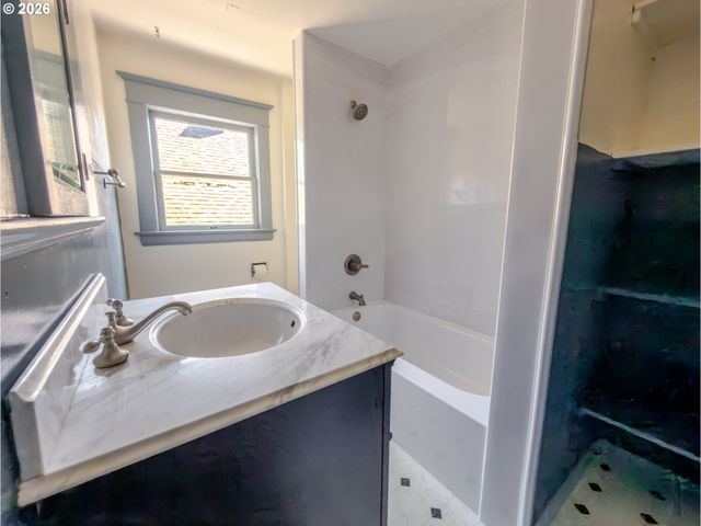 5330 Ne 19TH Ave, Portland, OR 97211