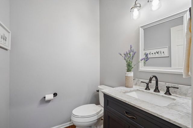 2908 Hilltop Drive, Chaska, MN 55318