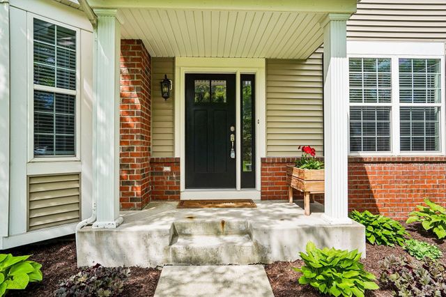 2908 Hilltop Drive, Chaska, MN 55318