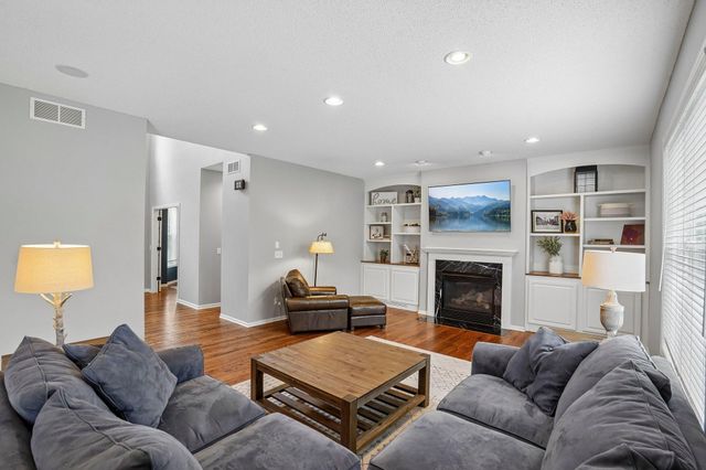 2908 Hilltop Drive, Chaska, MN 55318