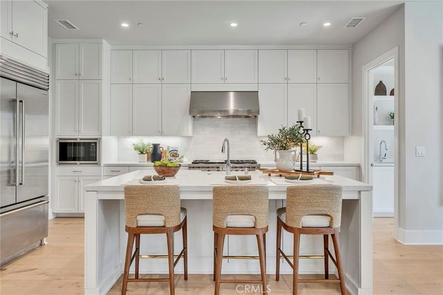 207 Pinnacle, Irvine, CA 92602